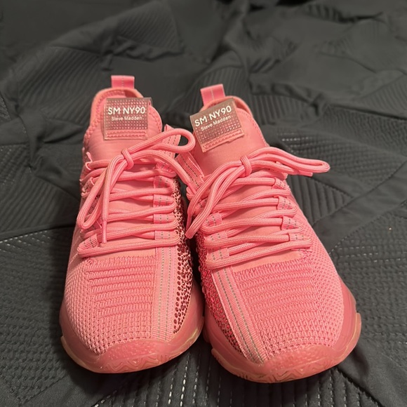 Maxima R Steve Madden Tennis Shoes - Picture 4 of 9